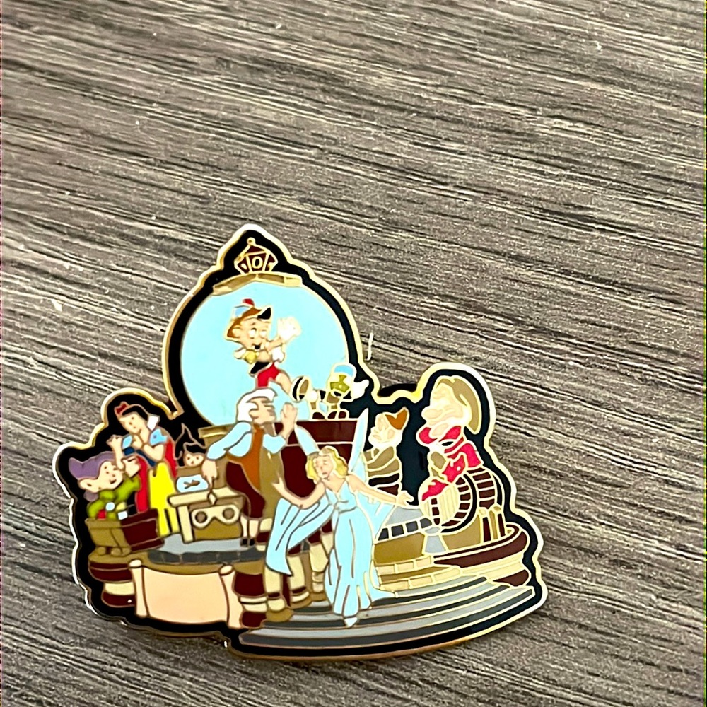 2001 Disney pin